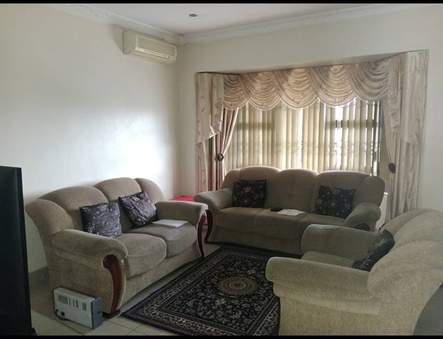 4 BEDROOM FREEHOLD FOR SALE IN HAYFIELDS